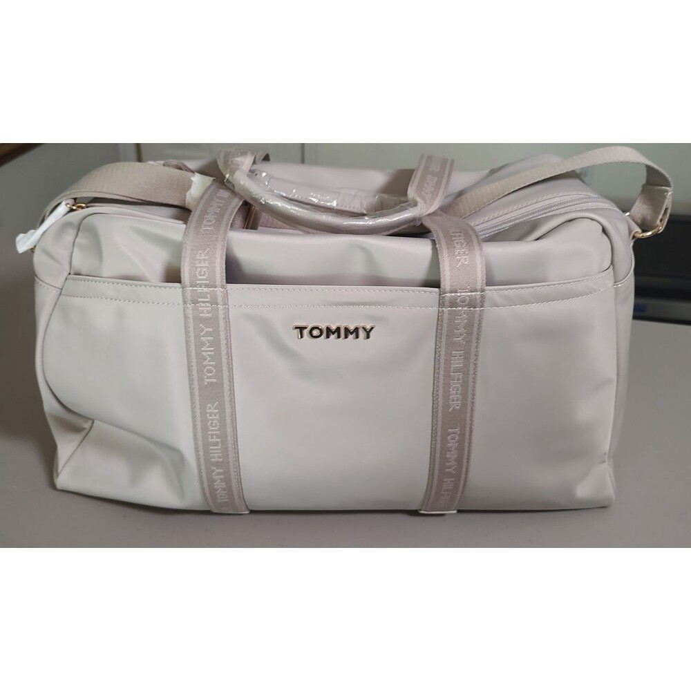 NWT Tommy Hilfiger beige duffel overnight bag tote w/shoulder strap 11 x 20 x 7"